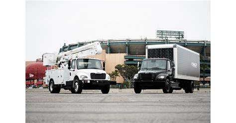 electric 26 000 gvw box truck|Daimler Truck North America’s First Battery.